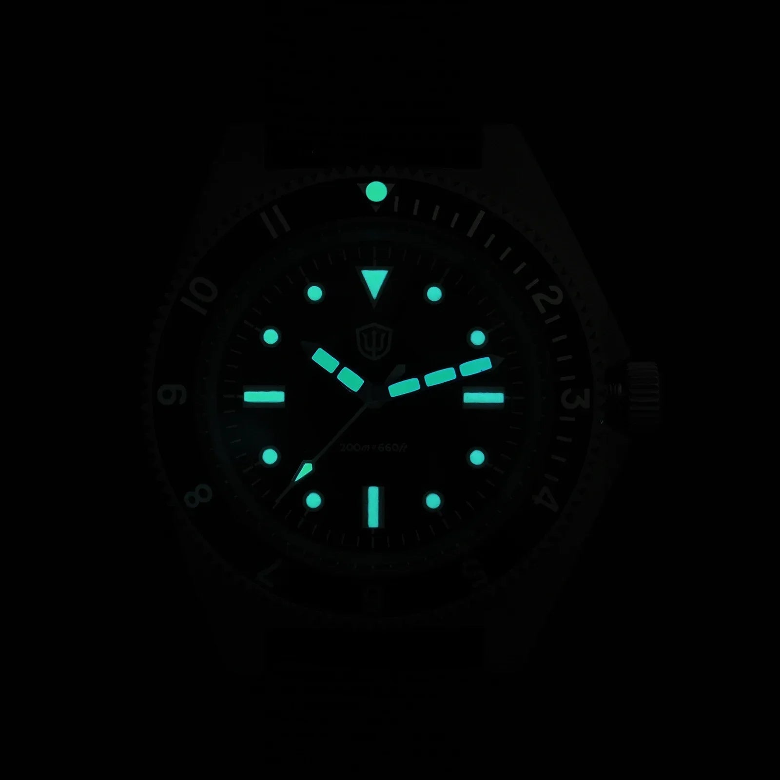 vastara sapphire dives wd1972 vh31 sweep seconds watch 16 - classic unisex timepiece with stainless steel (USA)