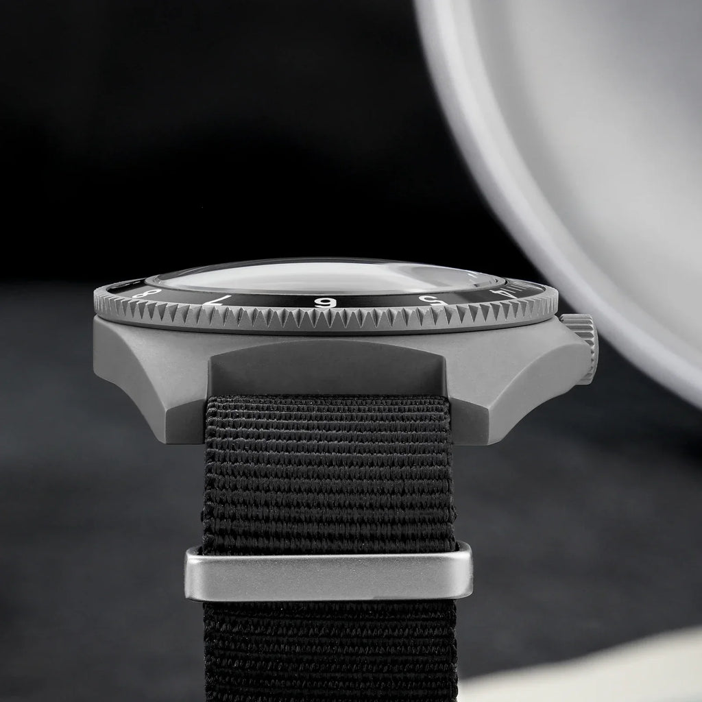 vastara sapphire dives wd1972 vh31 sweep seconds watch 15 - classic unisex timepiece with stainless steel (USA)