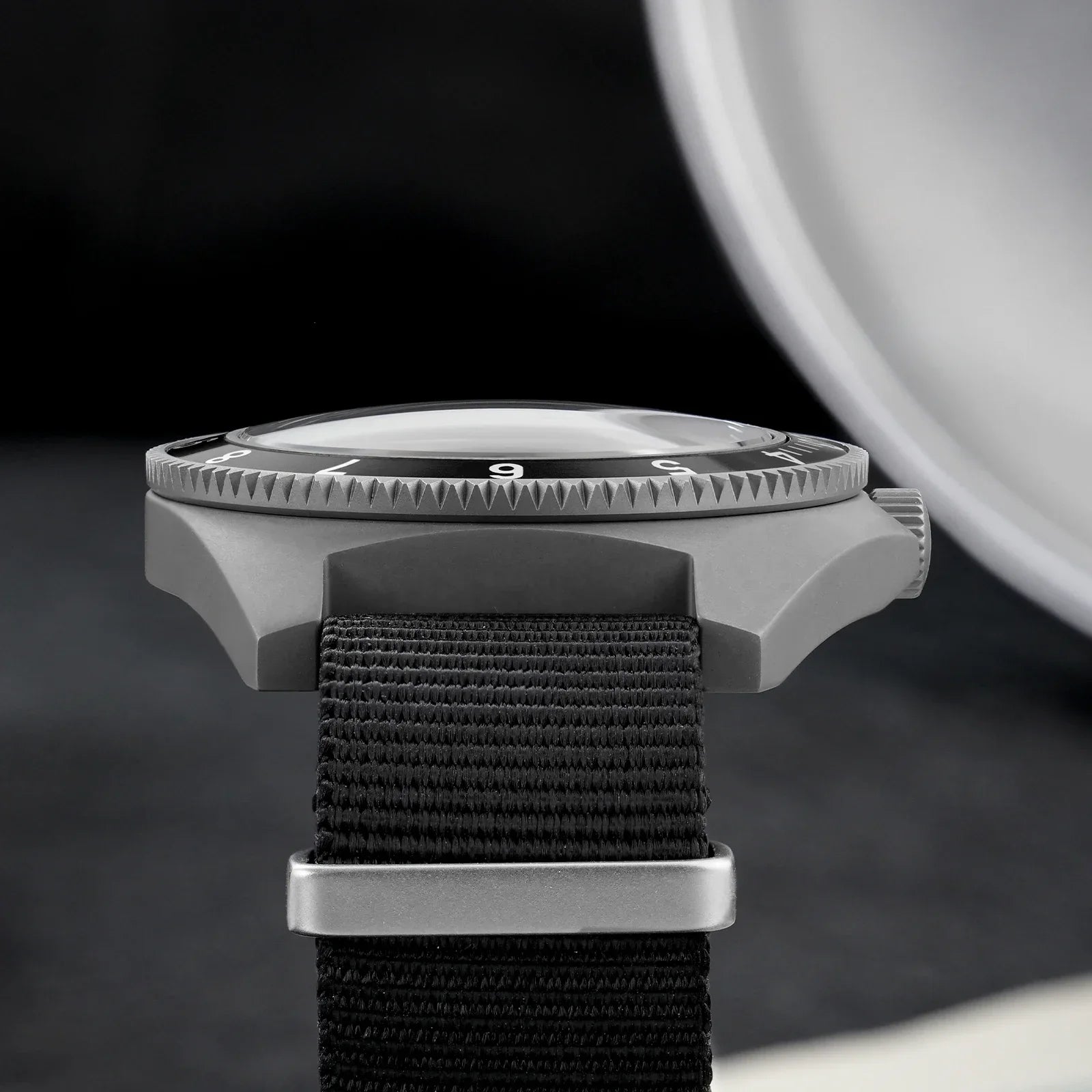 vastara sapphire dives wd1972 vh31 sweep seconds watch 15 - classic unisex timepiece with stainless steel (USA)