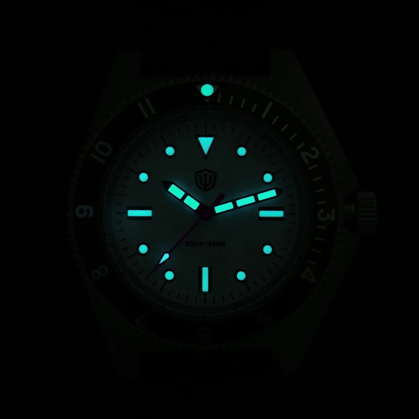 vastara sapphire dives wd1972 vh31 sweep seconds watch 11 - classic unisex timepiece with stainless steel (USA)