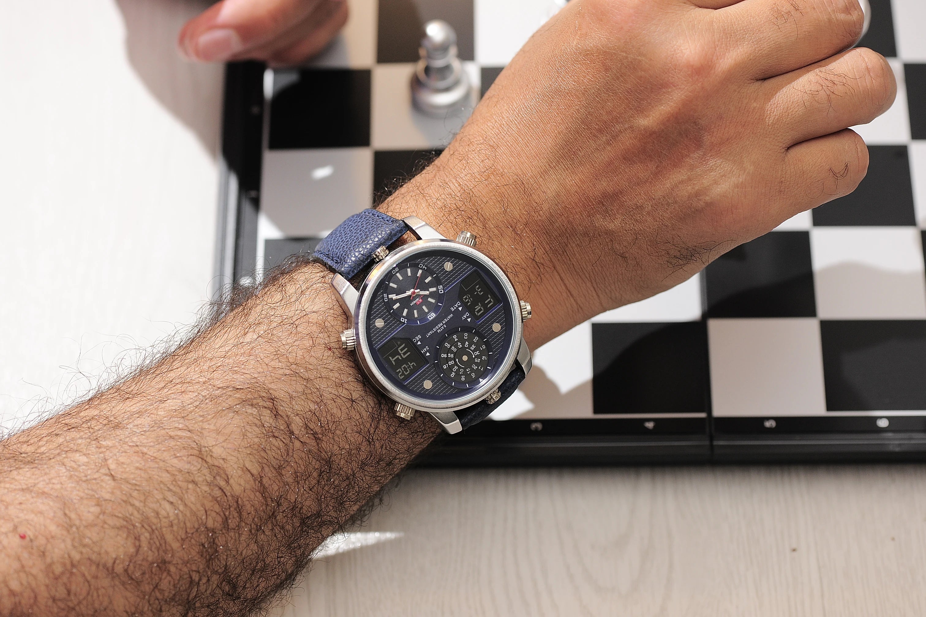 Minimalist Men's Watch - Triple Movement Quartz - Product Image 3