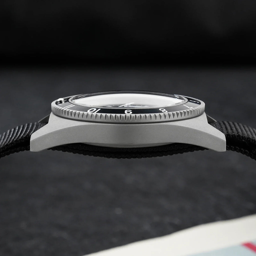 vastara sapphire dives wd1972 vh31 sweep seconds watch 14 - classic unisex timepiece with stainless steel (USA)