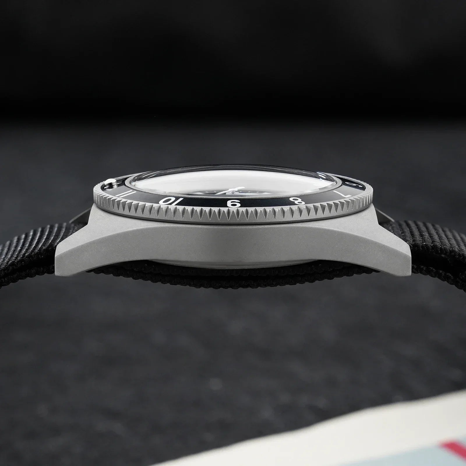 vastara sapphire dives wd1972 vh31 sweep seconds watch 14 - classic unisex timepiece with stainless steel (USA)