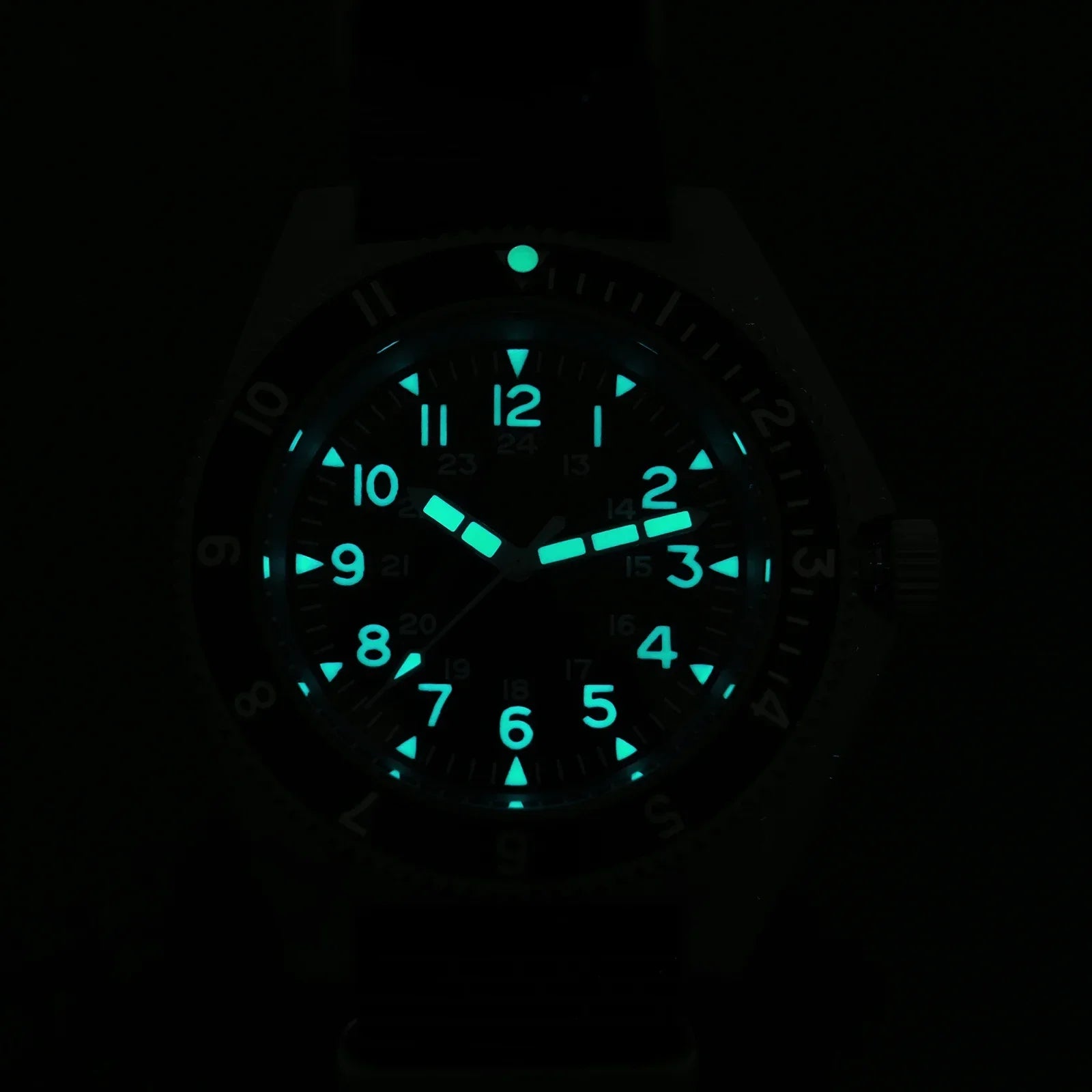 vastara sapphire dives wd1972 vh31 sweep seconds watch 19 - classic unisex timepiece with stainless steel (USA)