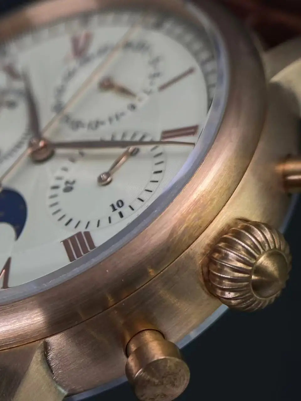 vastara sapphire retro bronze shell moon phase s - genuine leather design watch 8 - classic unisex timepiece with stainless