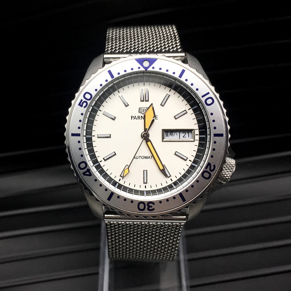 vastara sapphire parnsrpe diver 100 metres hardcover watch detail - reliable movement, stainless steel, waterproof classic